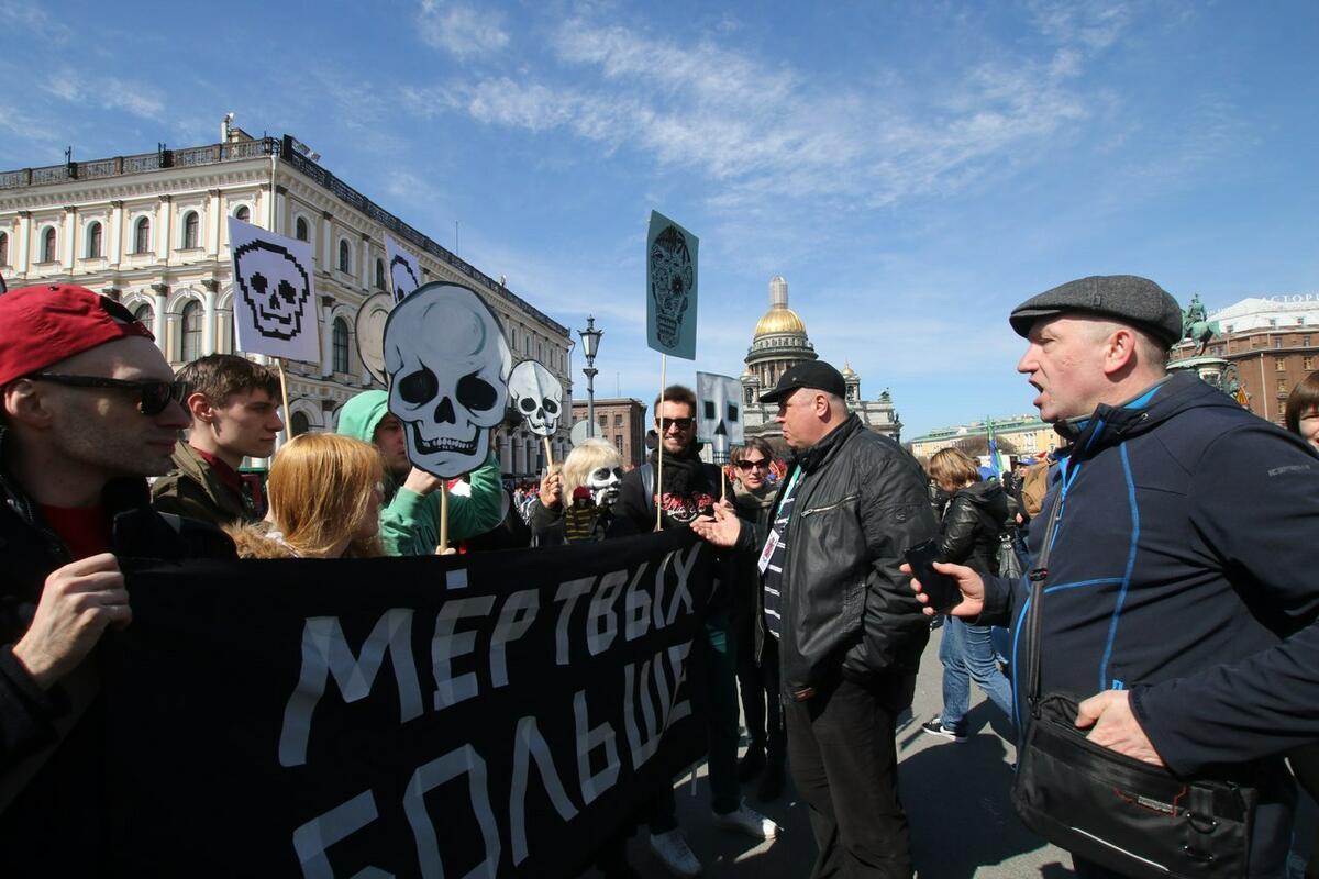 Партия мёртвых: слева или справа?